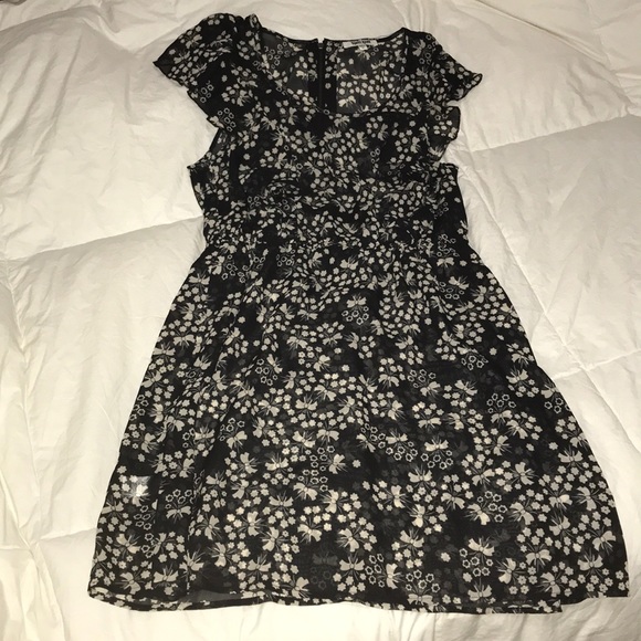 Daniel Rainn Dresses & Skirts - 🌻Sheer transparent black & white floral mini ruffle cap short sleeve dress